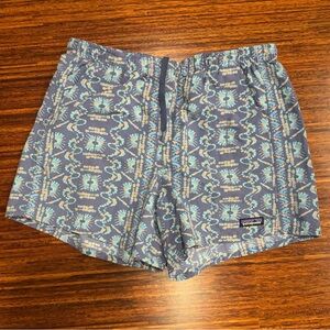 Patagonia women’s baggies quick dry shorts size medium 5” blue print EUC